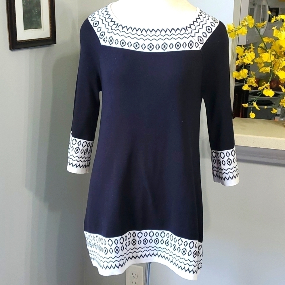 STYLE & CO. LIGHTWEIGHT TUNIC STYLE SWEATER.‎ Size Petite small. Black and white